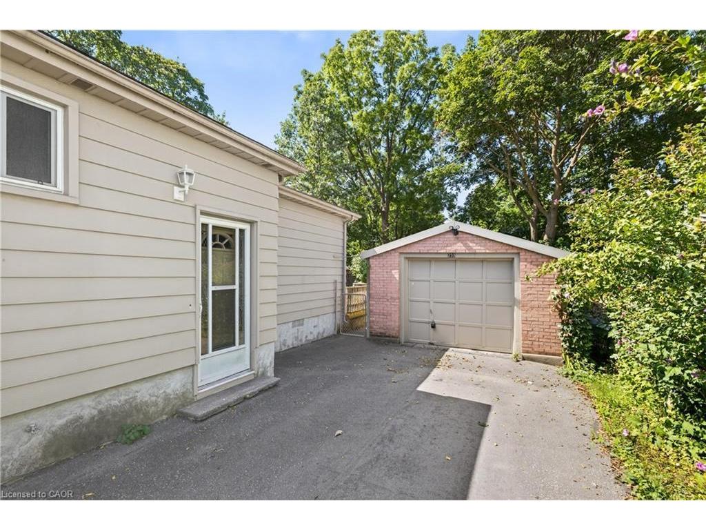 









233


High

Street,
London,




ON
N6C 4K9


