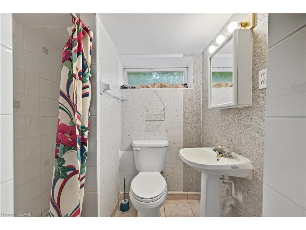 









233


High

Street,
London,




ON
N6C 4K9

