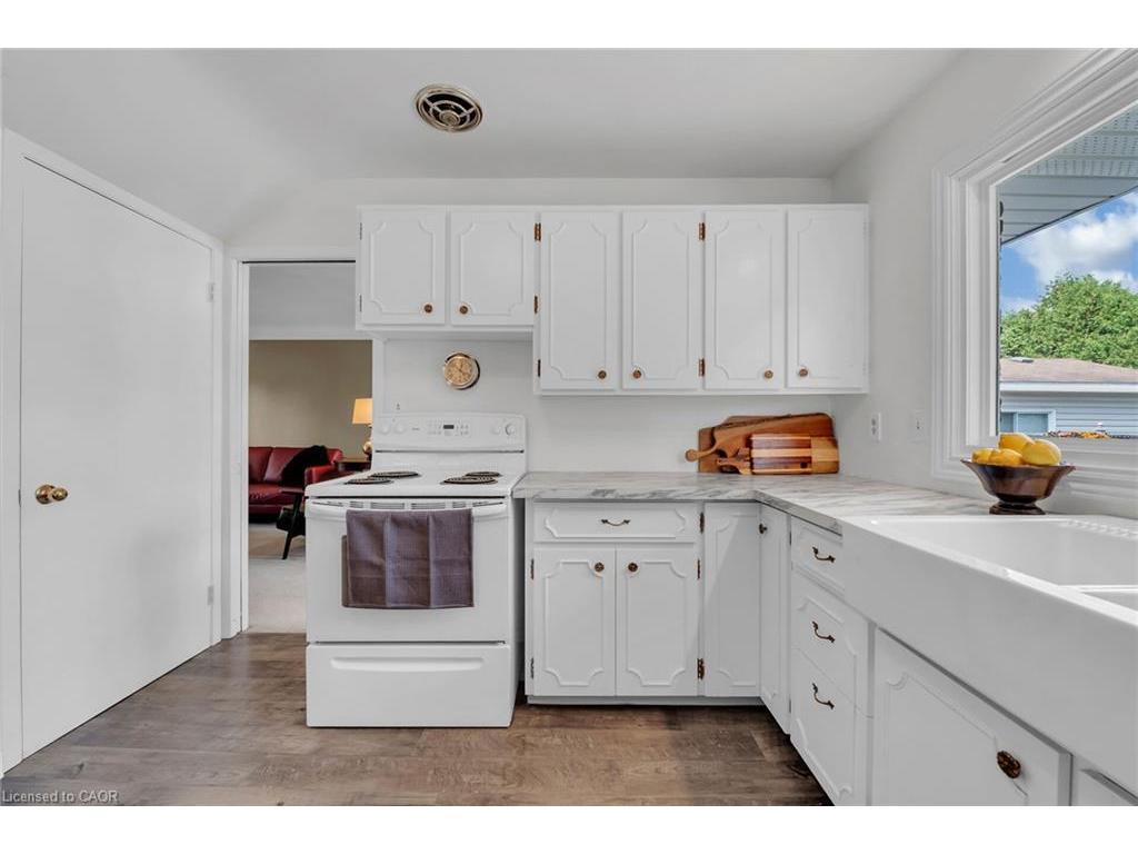 









325


Brookfield

Boulevard,
Dunnville,




ON
N1A 1L7

