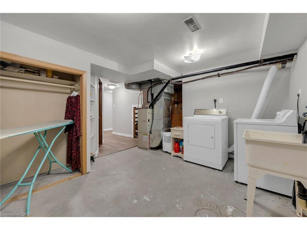 









325


Brookfield

Boulevard,
Dunnville,




ON
N1A 1L7

