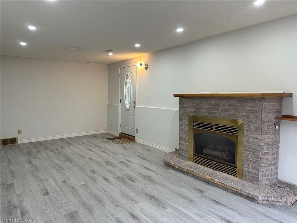 









417


Bankside

Crescent, LOWER/MAIN,
Kitchener,




ON
N2N 3E5

