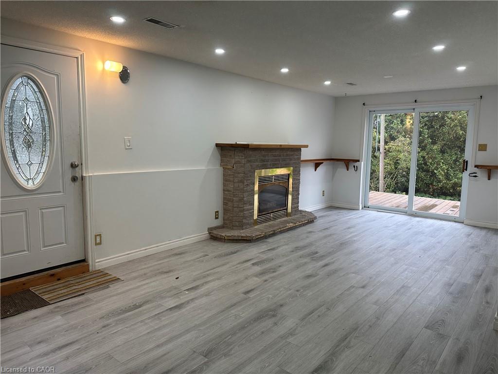 









417


Bankside

Crescent, LOWER/MAIN,
Kitchener,




ON
N2N 3E5

