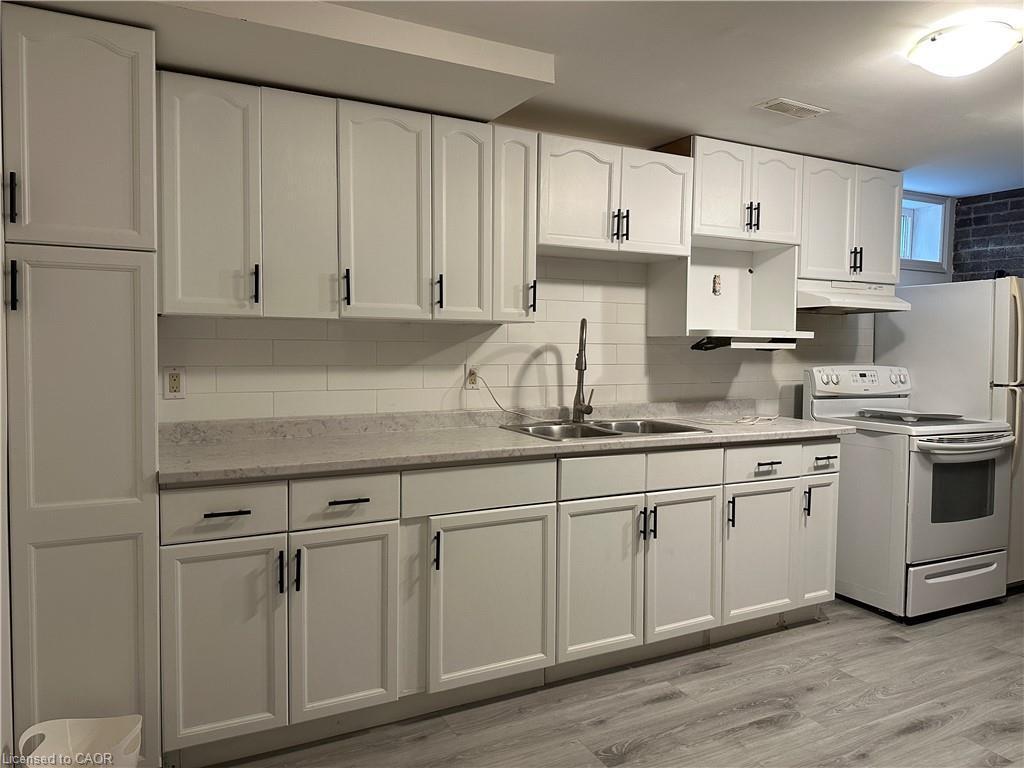 









417


Bankside

Crescent, LOWER/MAIN,
Kitchener,




ON
N2N 3E5

