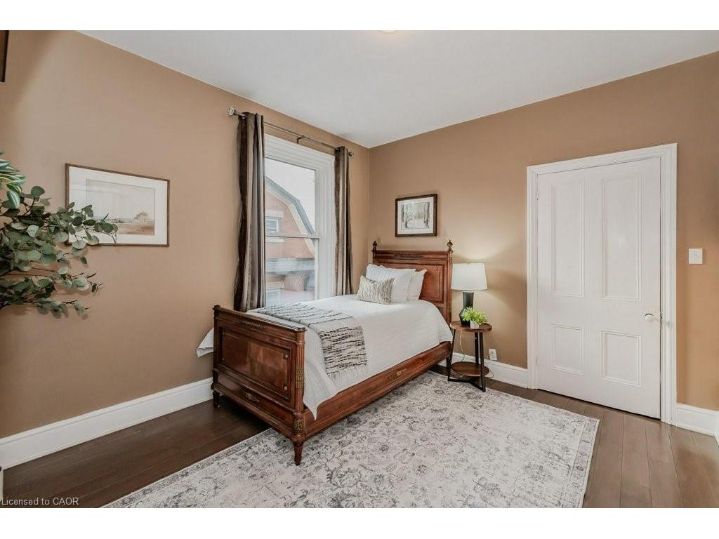 









42


Liverpool

Street,
Guelph,




ON
N1H 2K9


