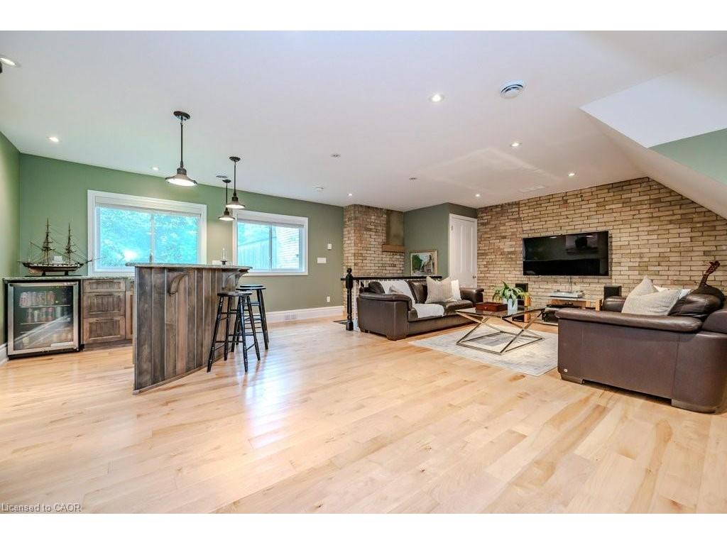 









42


Liverpool

Street,
Guelph,




ON
N1H 2K9

