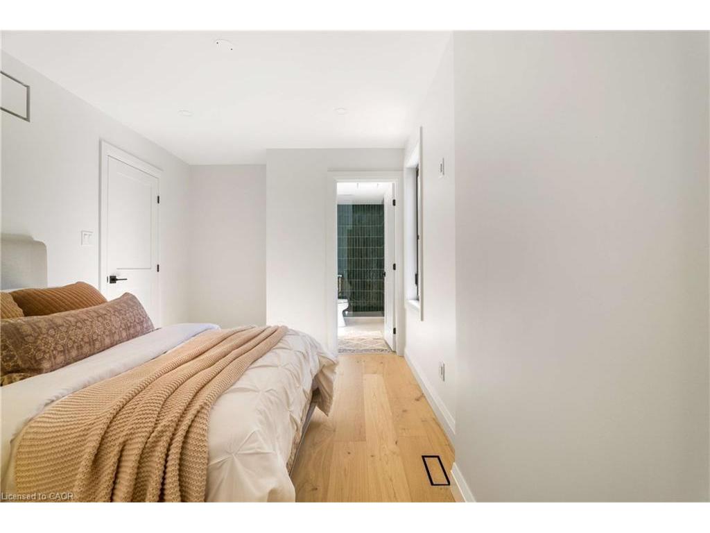 









7221


Wellington 21

Road,
Wellington,




ON
N0B 1B0

