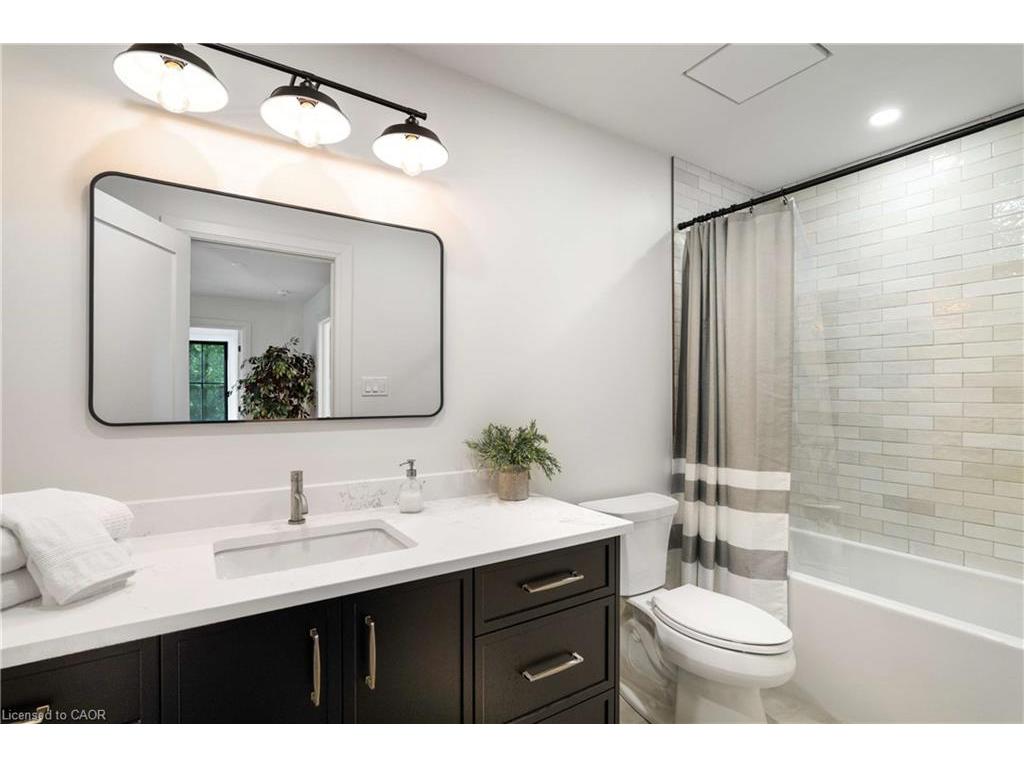 









7221


Wellington 21

Road,
Wellington,




ON
N0B 1B0

