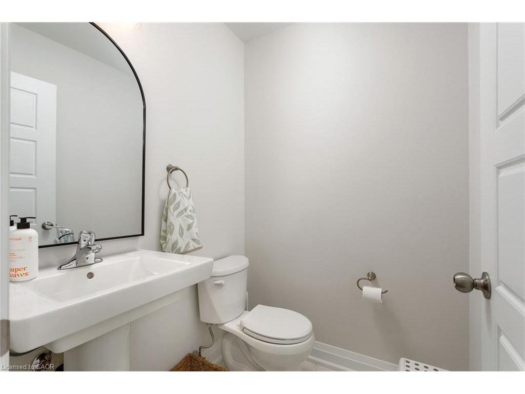 









405


Plains

Road, 22,
Burlington,




ON
L7T 2C9

