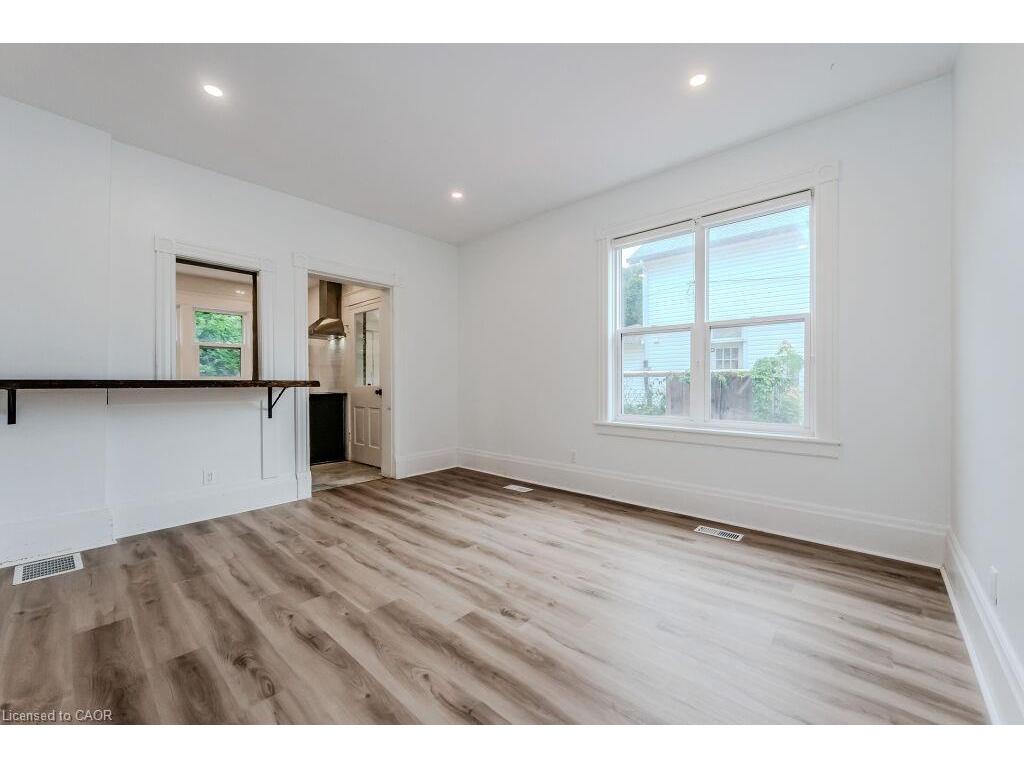 









76


Wellington

Street North, A,
Kitchener,




ON
N2H 5J6

