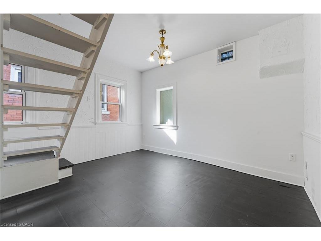 









8


Tasker

Street,
St. Catharines,




ON
L2R 3Z8

