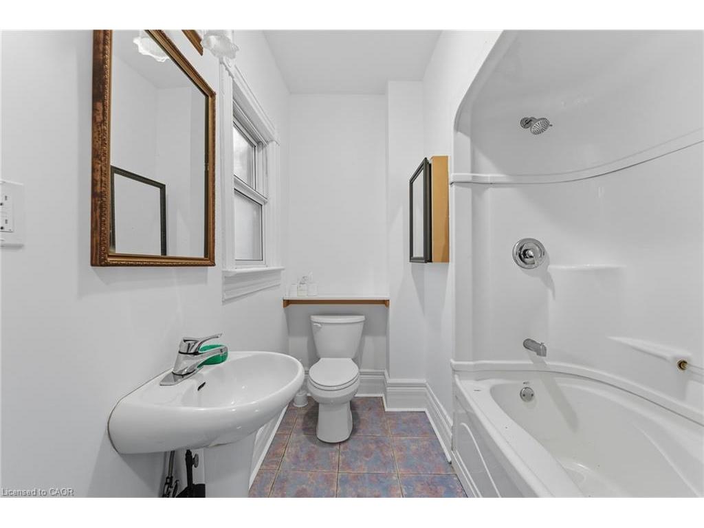 









8


Tasker

Street,
St. Catharines,




ON
L2R 3Z8

