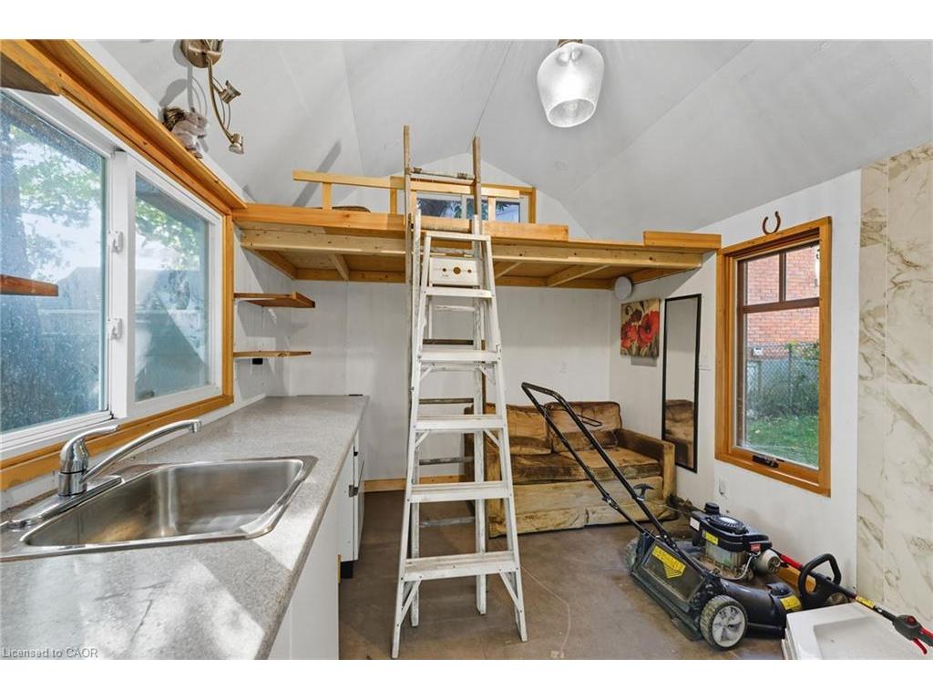 









8


Tasker

Street,
St. Catharines,




ON
L2R 3Z8


