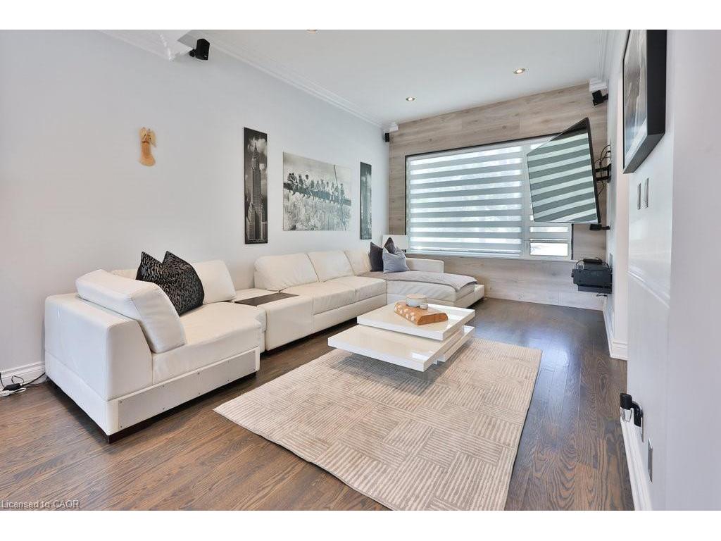 









880


6th

Street,
Mississauga,




ON
L5E 1N6

