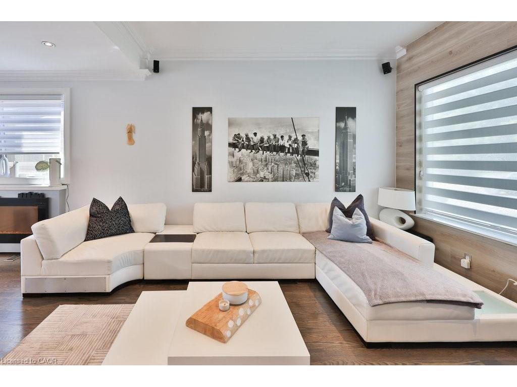 









880


6th

Street,
Mississauga,




ON
L5E 1N6

