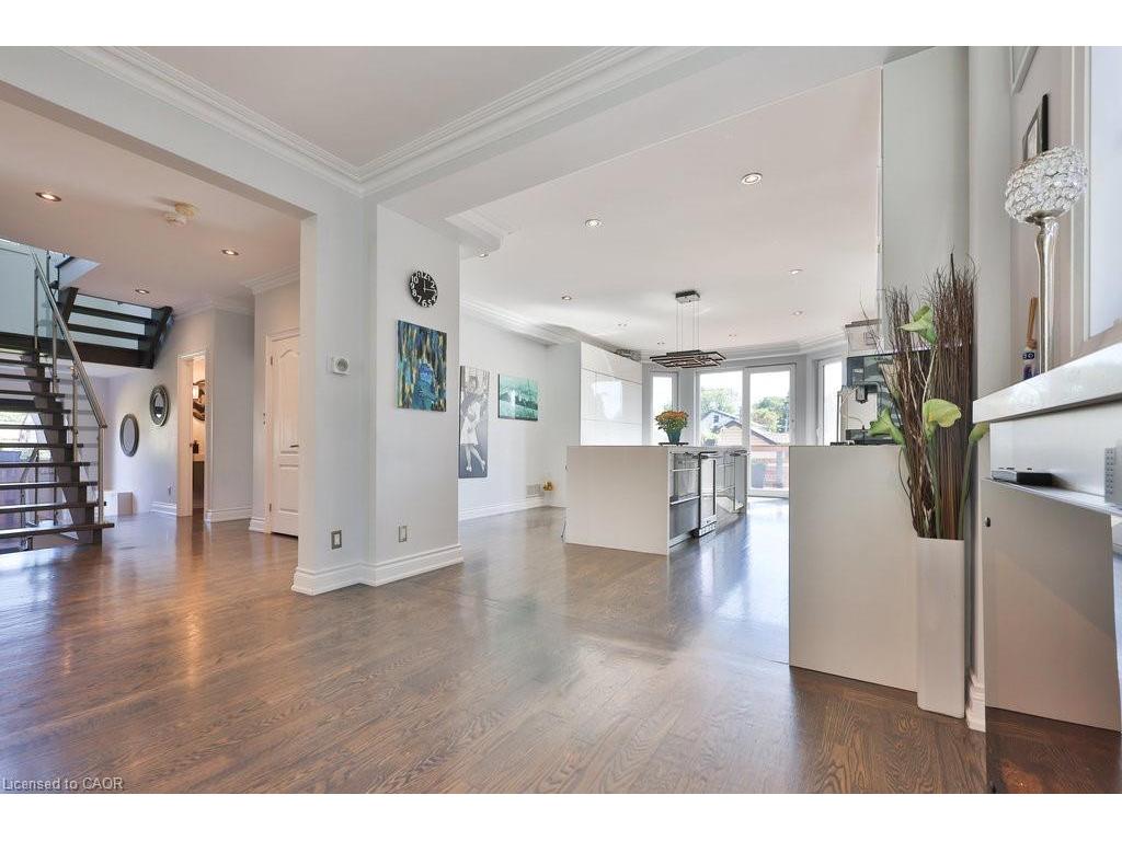 









880


6th

Street,
Mississauga,




ON
L5E 1N6

