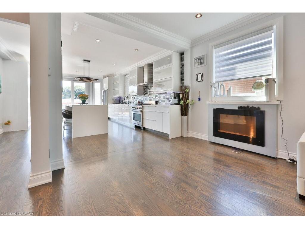 









880


6th

Street,
Mississauga,




ON
L5E 1N6

