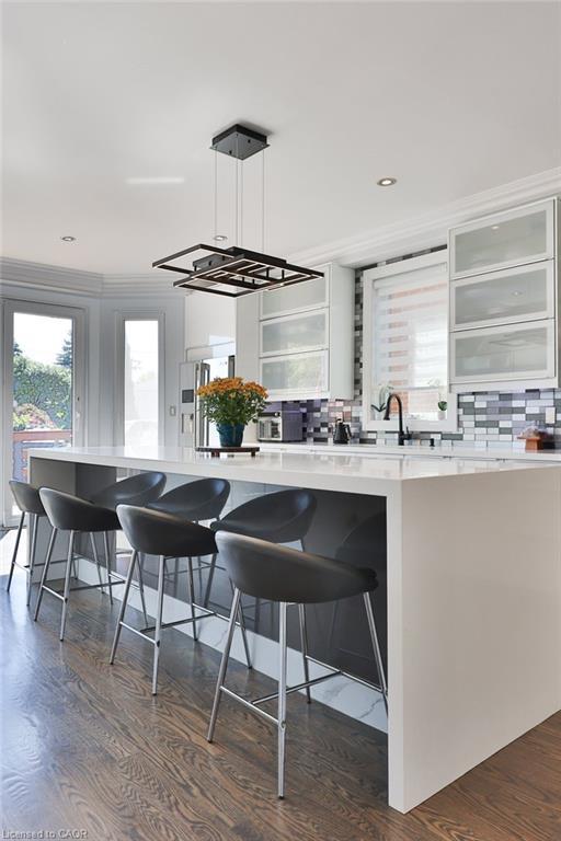 









880


6th

Street,
Mississauga,




ON
L5E 1N6

