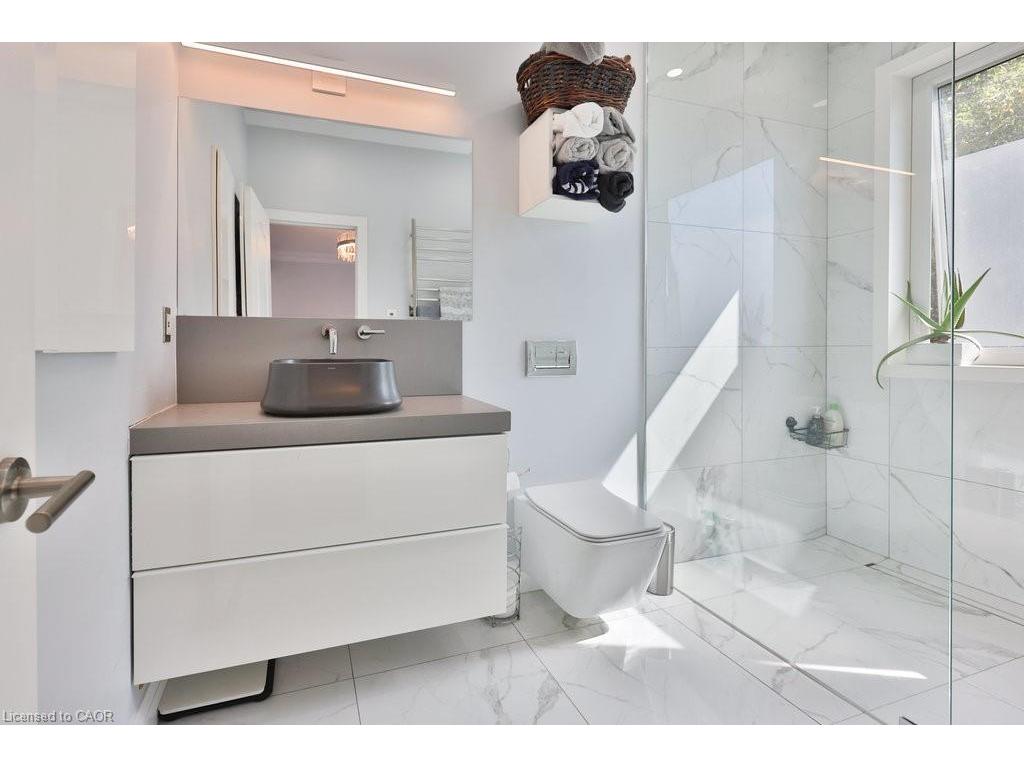 









880


6th

Street,
Mississauga,




ON
L5E 1N6

