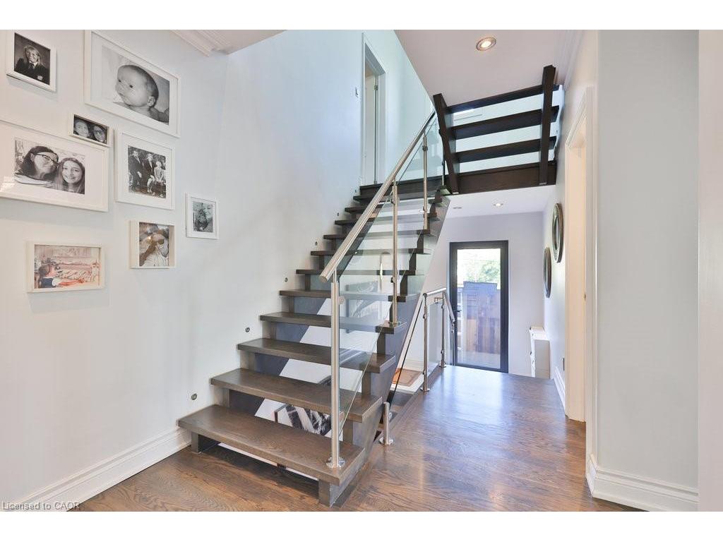 









880


6th

Street,
Mississauga,




ON
L5E 1N6

