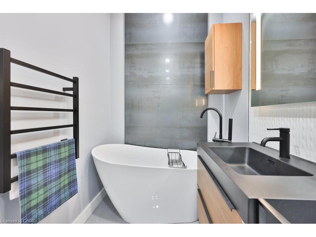 









880


6th

Street,
Mississauga,




ON
L5E 1N6

