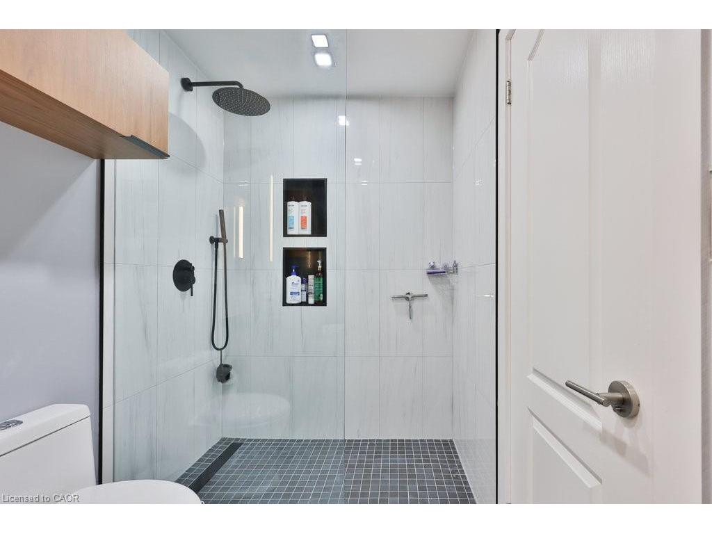 









880


6th

Street,
Mississauga,




ON
L5E 1N6

