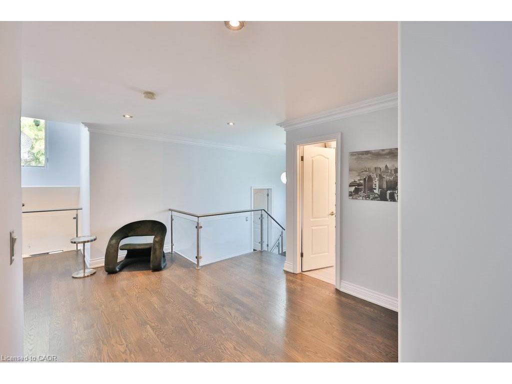 









880


6th

Street,
Mississauga,




ON
L5E 1N6

