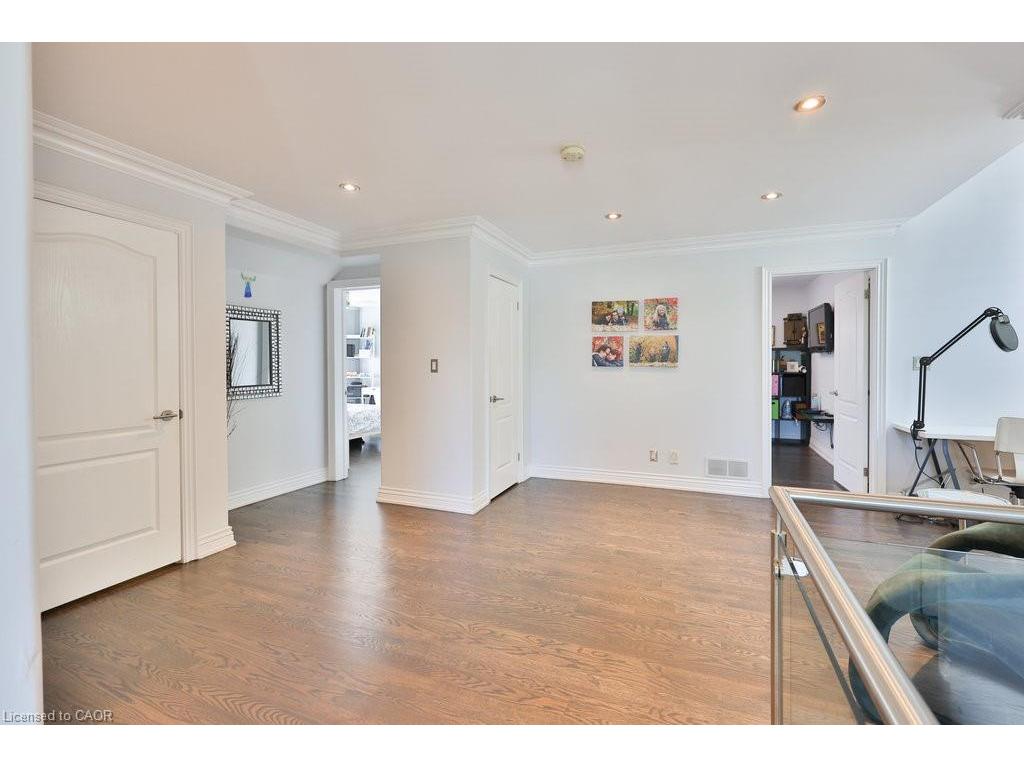 









880


6th

Street,
Mississauga,




ON
L5E 1N6

