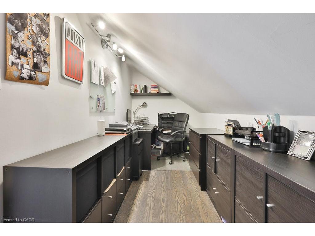 









880


6th

Street,
Mississauga,




ON
L5E 1N6

