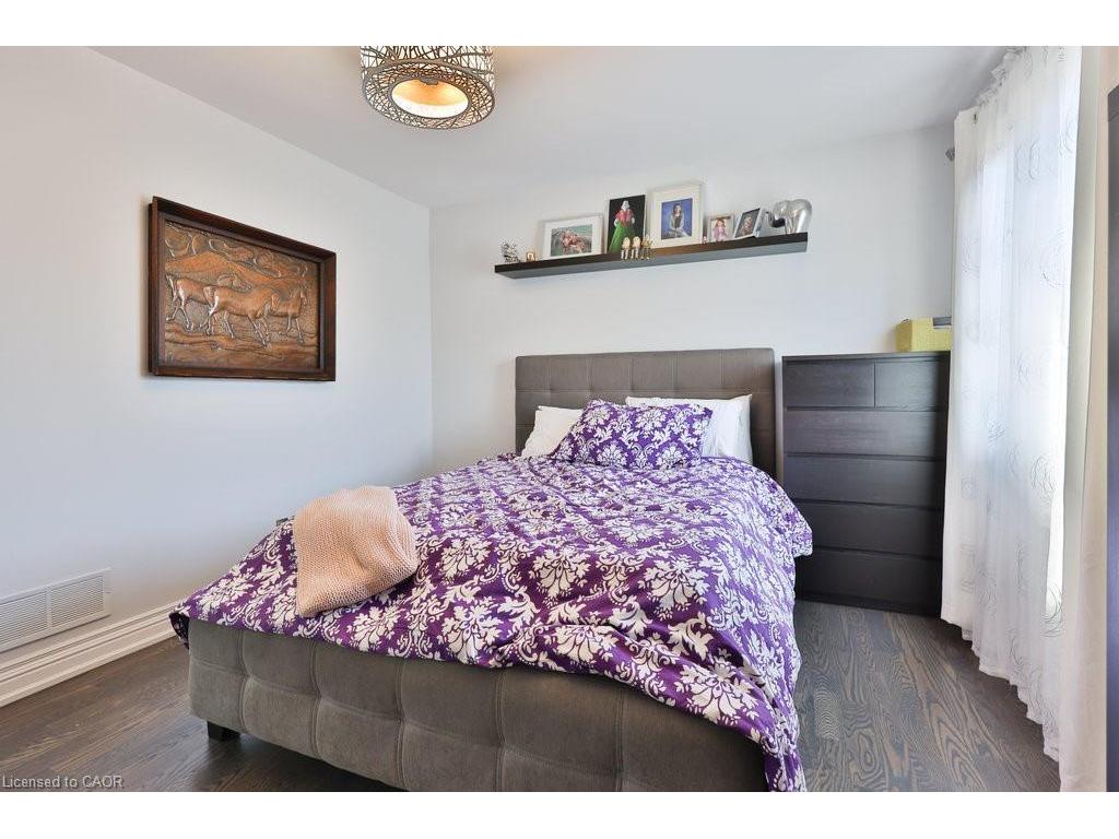 









880


6th

Street,
Mississauga,




ON
L5E 1N6

