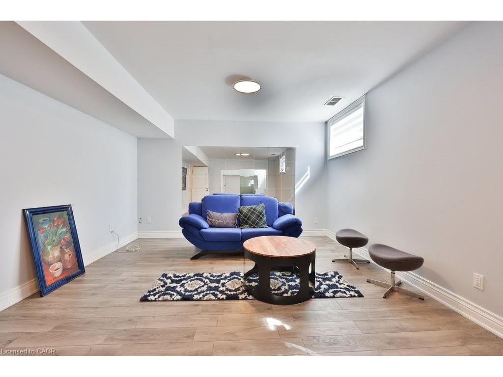 









880


6th

Street,
Mississauga,




ON
L5E 1N6

