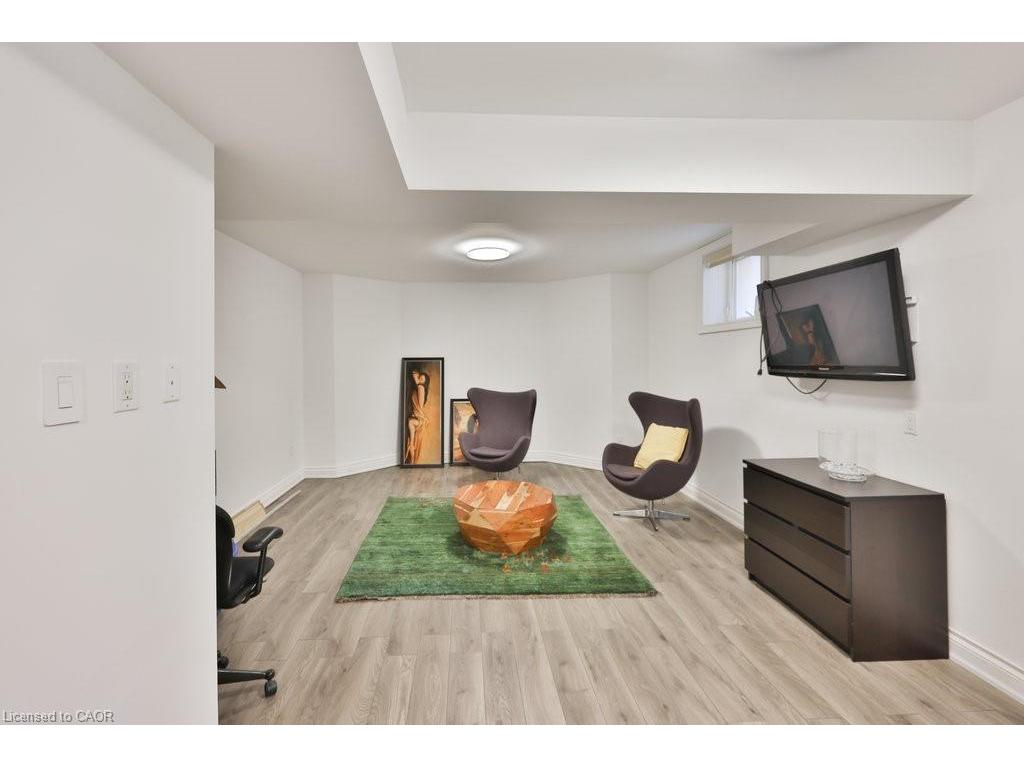 









880


6th

Street,
Mississauga,




ON
L5E 1N6

