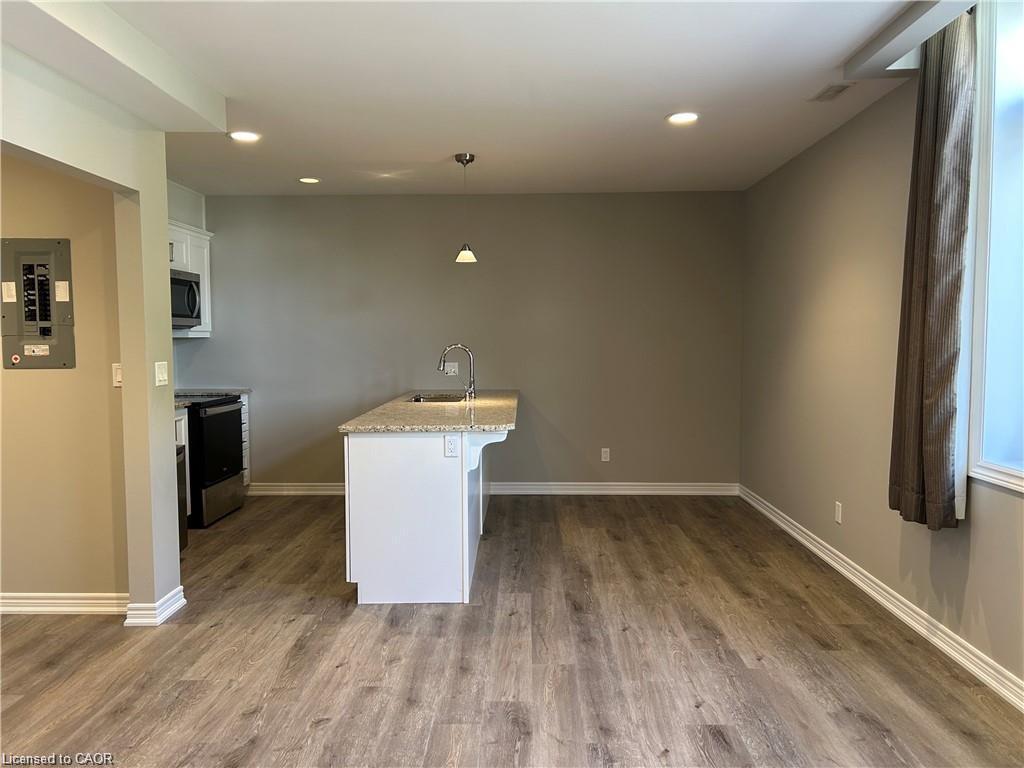 









992


Windham Centre

Road, 7,
Windham Centre,




ON
N0E 2A0

