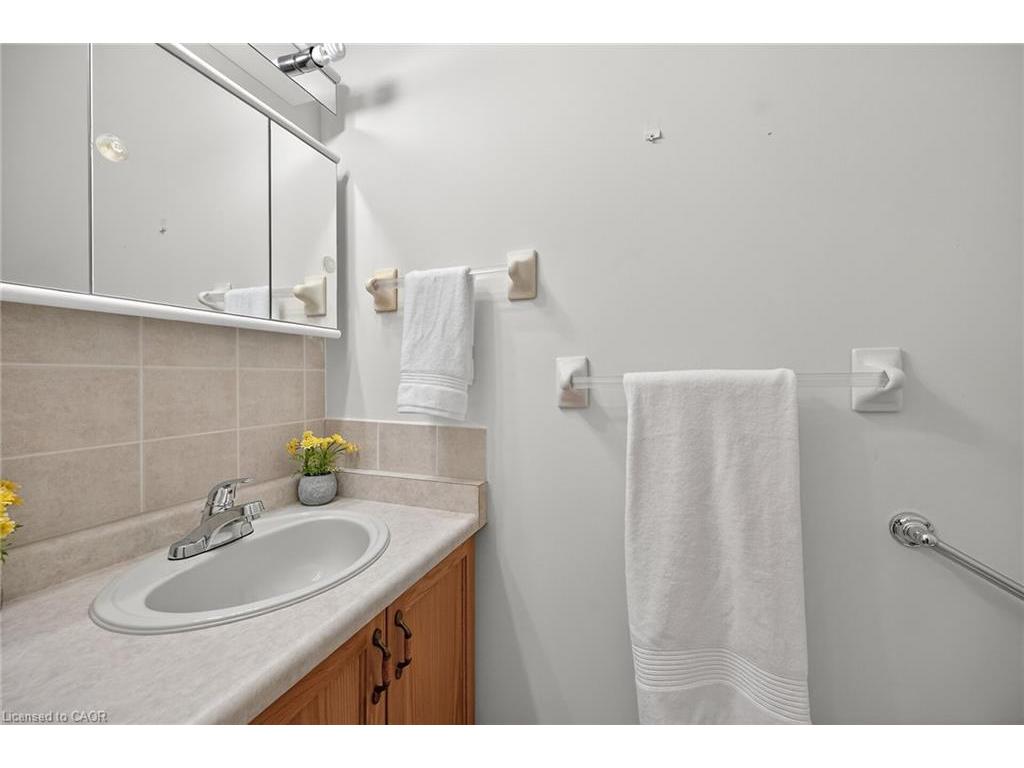 









213


Nash

Road South, 33,
Hamilton,




ON
L8K 6S2

