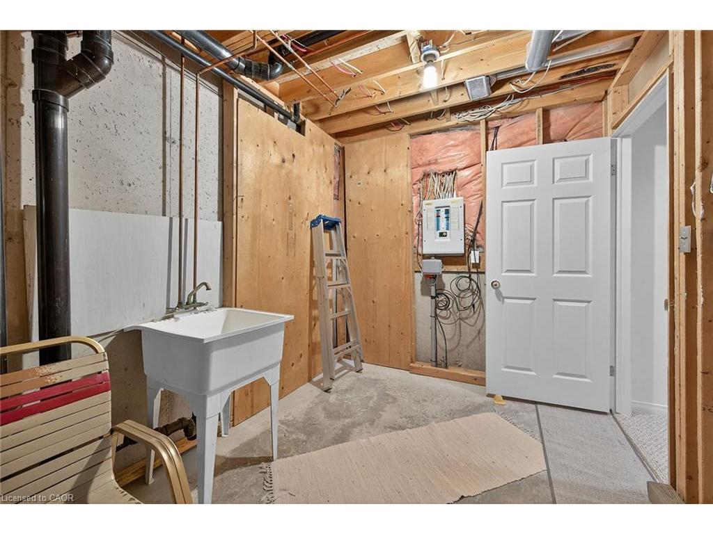 









213


Nash

Road South, 33,
Hamilton,




ON
L8K 6S2

