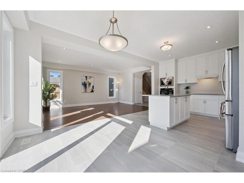 









916


Valencia

Court,
Kitchener,




ON
N2R 0R5

