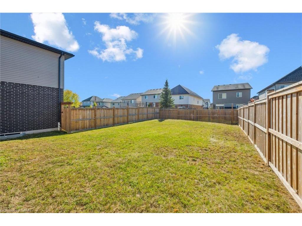 









916


Valencia

Court,
Kitchener,




ON
N2R 0R5

