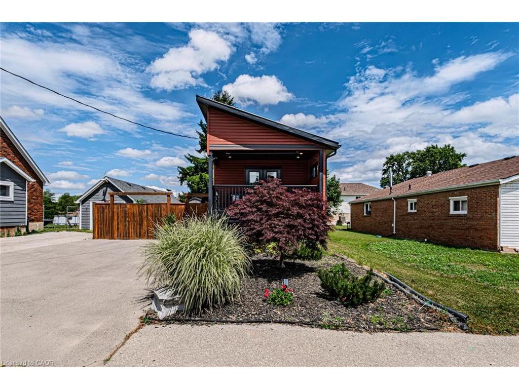 









2017


Erie

Street,
Port Dover,




ON
N0A 1N7

