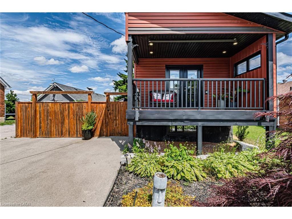 









2017


Erie

Street,
Port Dover,




ON
N0A 1N7

