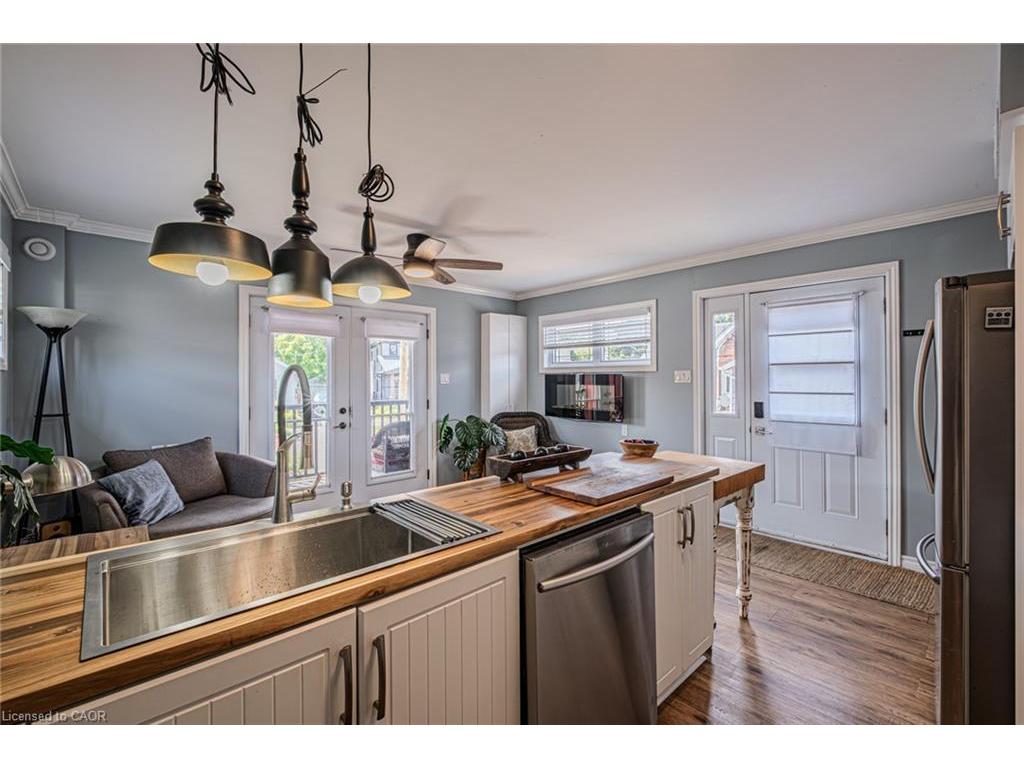 









2017


Erie

Street,
Port Dover,




ON
N0A 1N7

