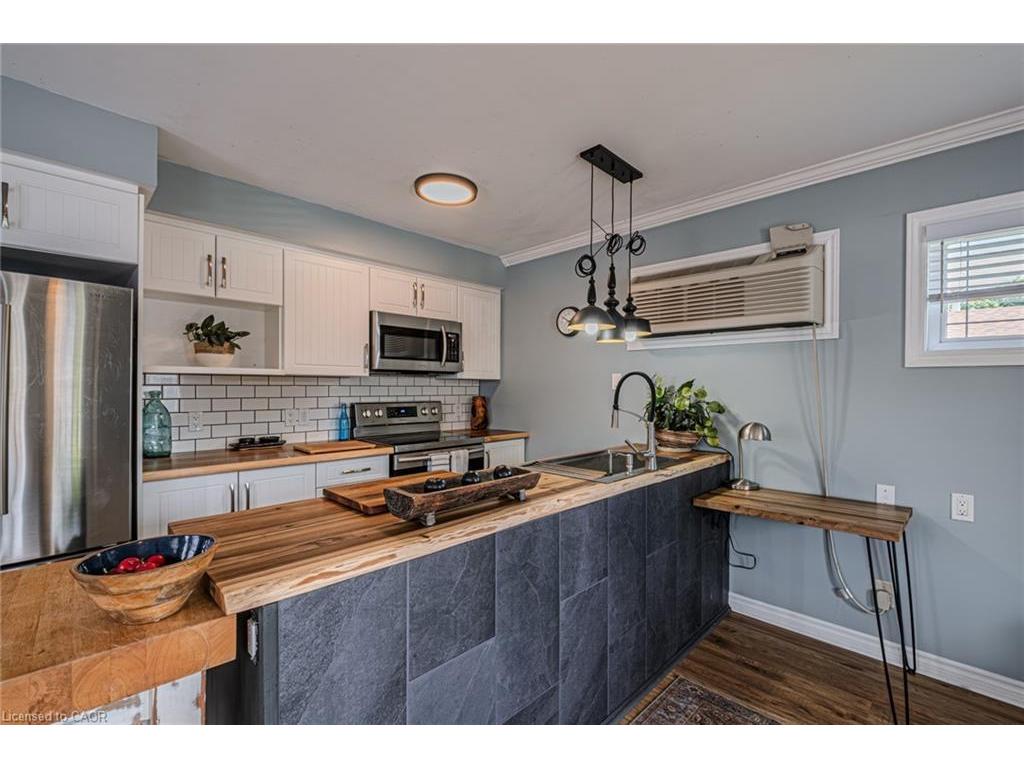 









2017


Erie

Street,
Port Dover,




ON
N0A 1N7

