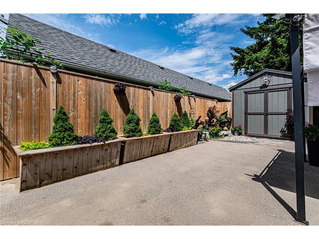 









2017


Erie

Street,
Port Dover,




ON
N0A 1N7

