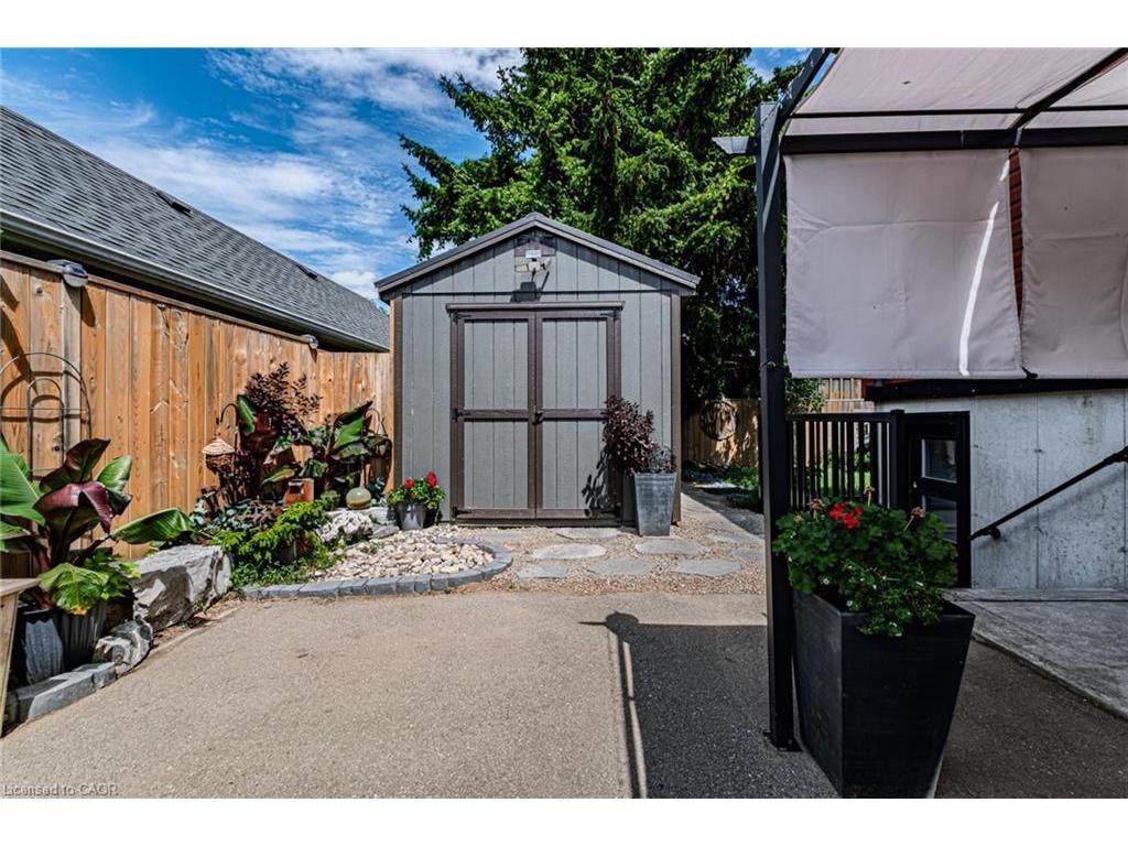 









2017


Erie

Street,
Port Dover,




ON
N0A 1N7

