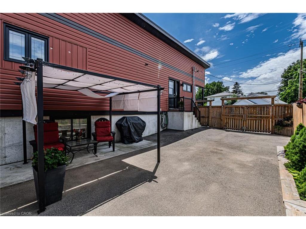 









2017


Erie

Street,
Port Dover,




ON
N0A 1N7

