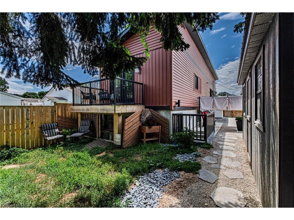 









2017


Erie

Street,
Port Dover,




ON
N0A 1N7

