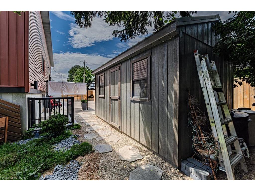 









2017


Erie

Street,
Port Dover,




ON
N0A 1N7

