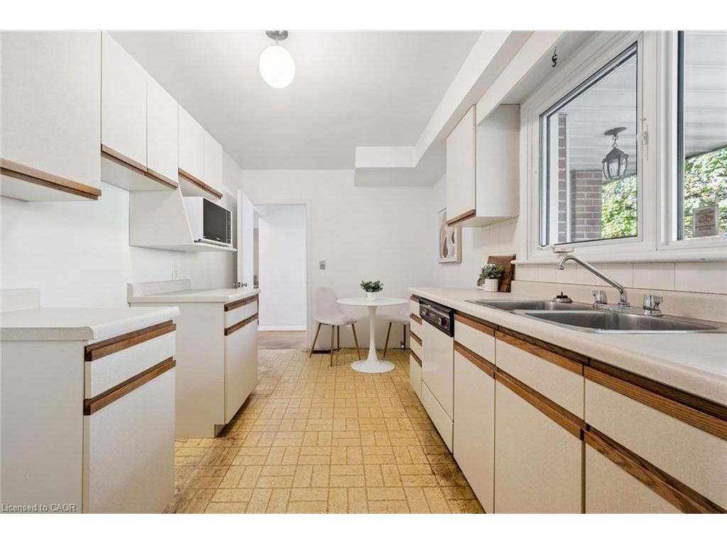 









228


Water

Street,
Guelph,




ON
N1G 1B2

