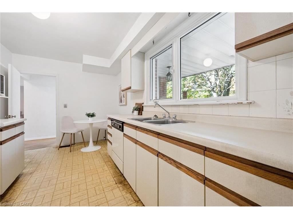 









228


Water

Street,
Guelph,




ON
N1G 1B2

