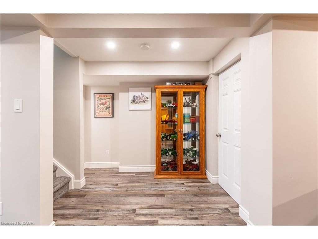 









118


Stirling Macgregor

Drive,
Cambridge,




ON
N1S 4T4

