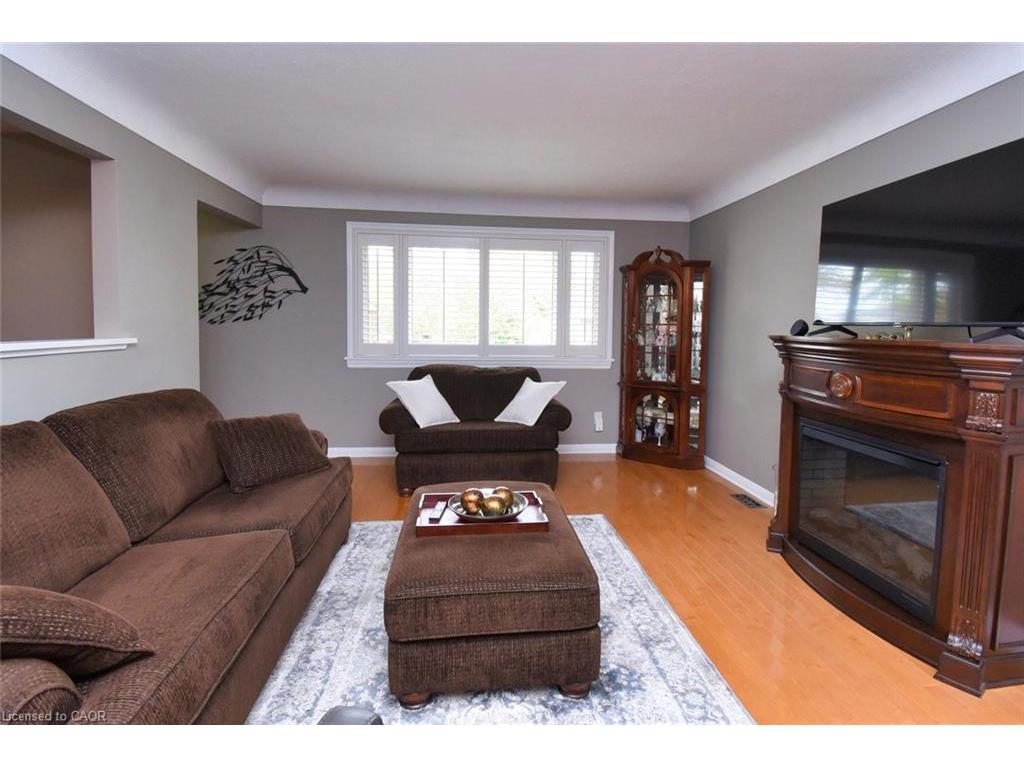 









836


Brucedale

Avenue East,
Hamilton,




ON
L8T 1L3

