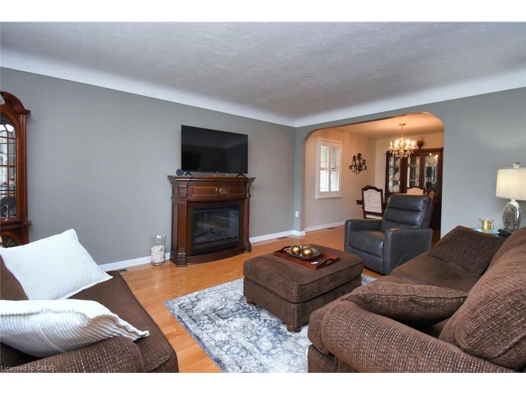 









836


Brucedale

Avenue East,
Hamilton,




ON
L8T 1L3

